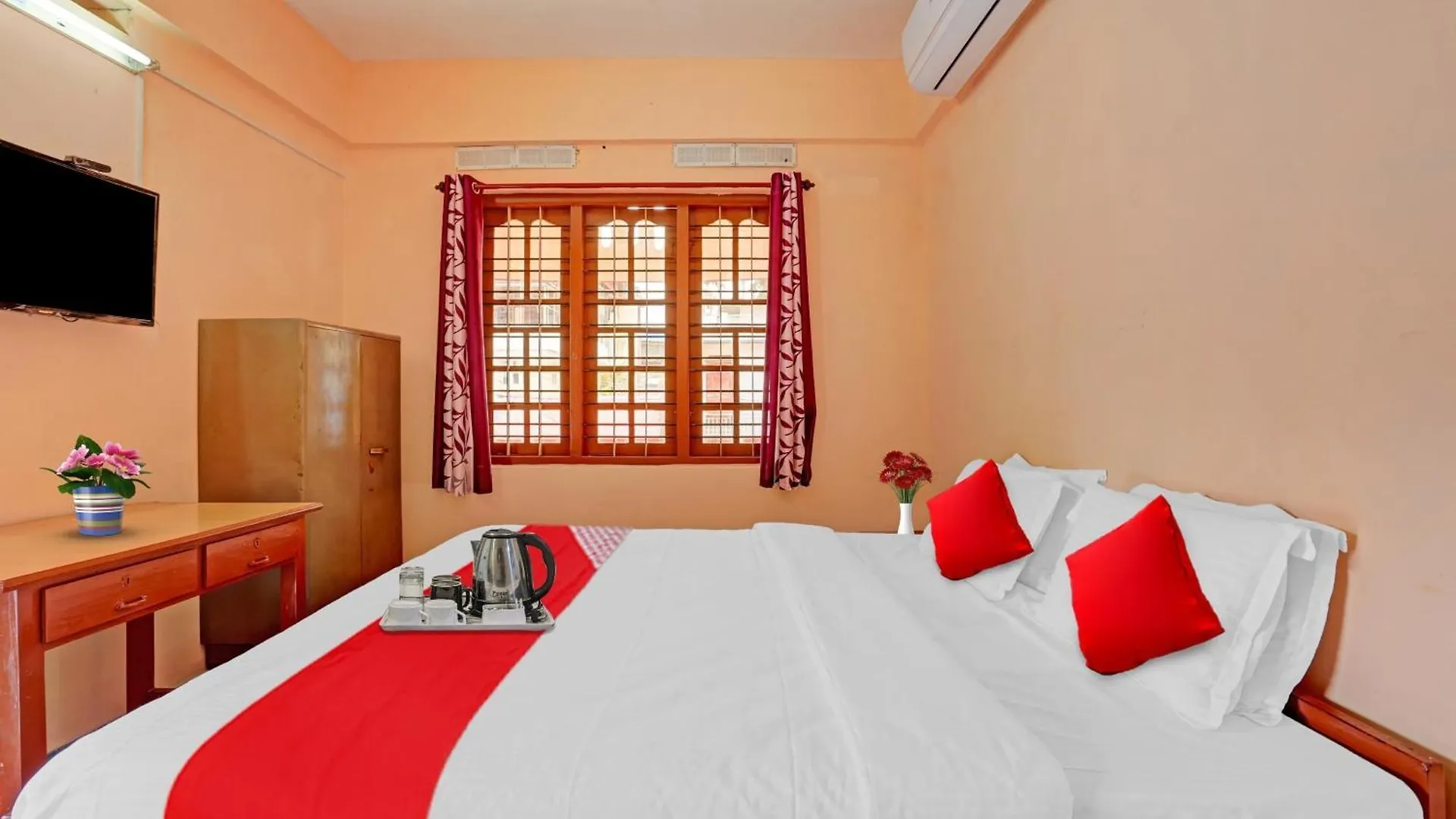 Hotel O North Park Tourist Home Kazhakuttam