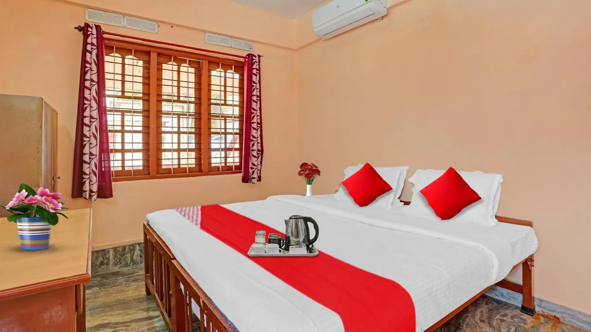 Hotel O North Park Tourist Home Kazhakuttam