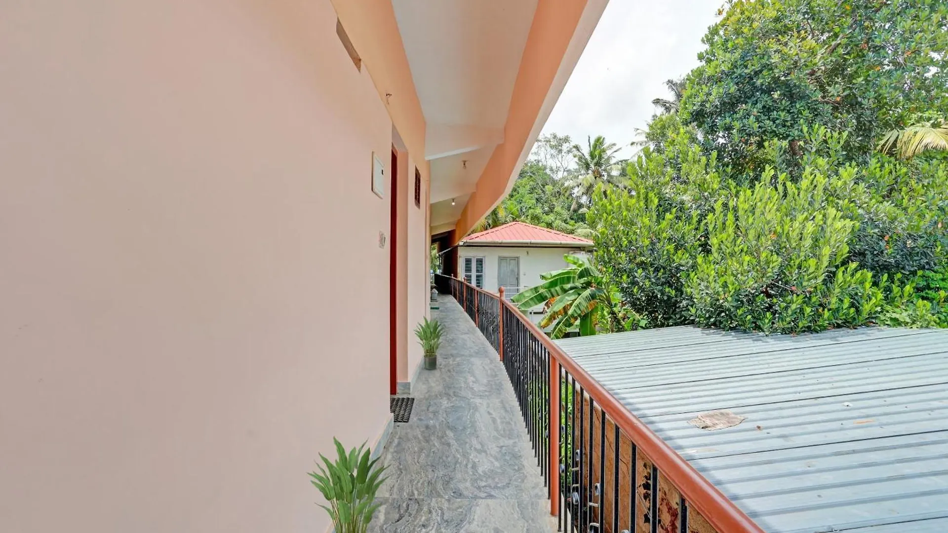 ***  Hotel O North Park Tourist Home Kazhakuttam India